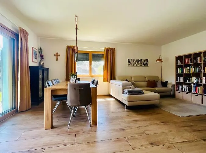 Reizender - Mit 120qm - In Ruhiger Lage Semesterbostad