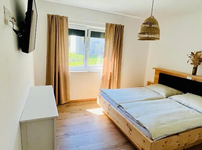 Reizender - Mit 120qm - In Ruhiger Lage Semesterbostad Hermagor-Pressegger See